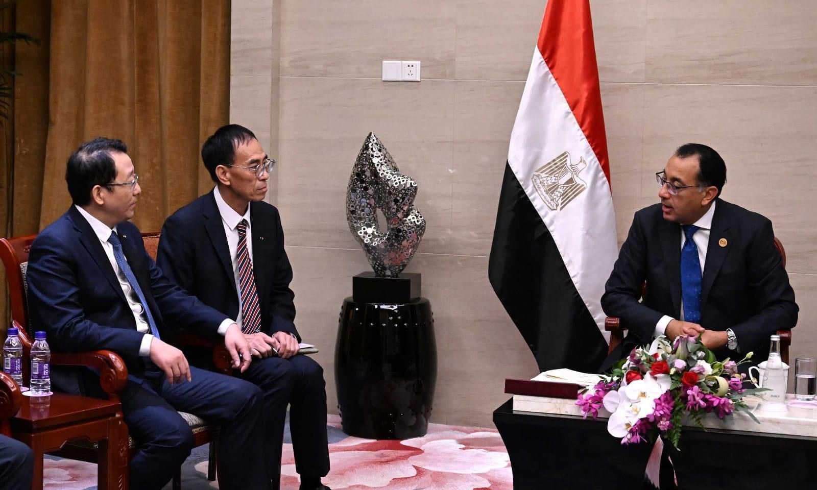 مدبولي يبحث فرص التجميع المحلي مع المدير العام لشركة GAC للسيارات - خلال منتدي التعاون الصيني